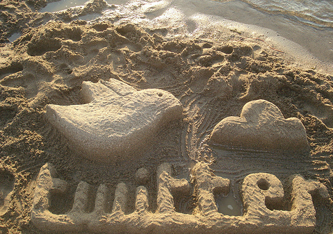 Twitter-Logo-in-the-Sand
